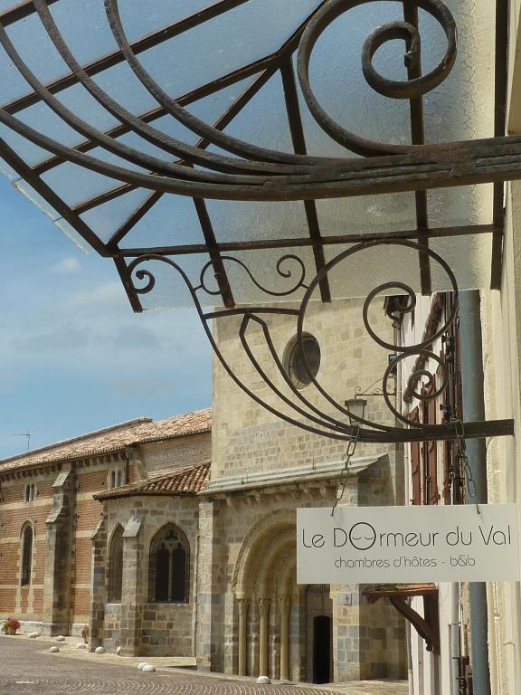 Le Dormeur Du Val Bed & Breakfast Le Mas-d'Agenais Bagian luar foto