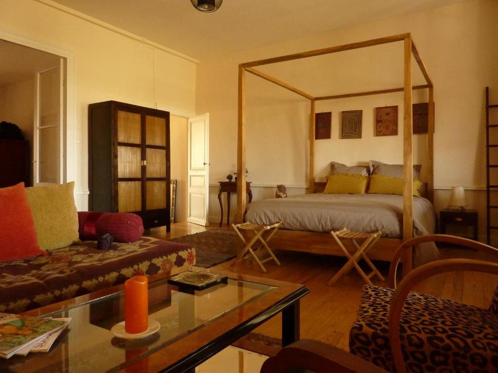 Le Dormeur Du Val Bed & Breakfast Le Mas-d'Agenais Ruang foto